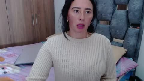 Snapshot of sarahott_1 chatting on January 2025 07:35:01 PM Lia online show from January 2025 07:35:01 PM