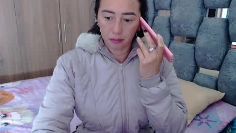 Snapshot of sarahott_1 chatting on February 2025 12:33:01 PM Lia online show from February 2025 12:33:01 PM