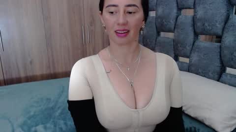Snapshot of sarahott_1 chatting on February 2025 07:47:01 PM Lia online show from February 2025 07:47:01 PM