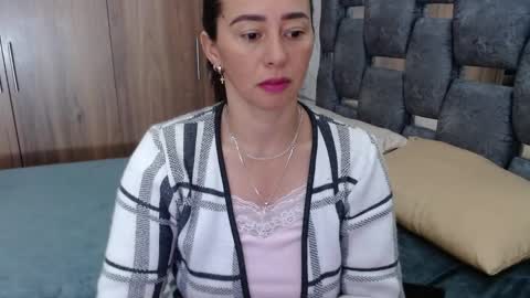 Snapshot of sarahott_1 chatting on March 2025 12:44:02 PM Lia online show from March 2025 12:44:02 PM