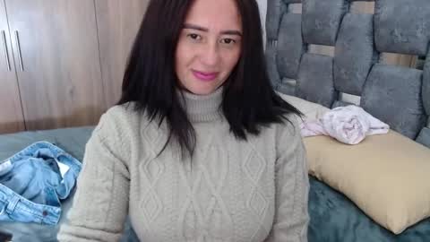 Snapshot of sarahott_1 chatting on March 2025 08:53:02 PM Lia online show from March 2025 08:53:02 PM