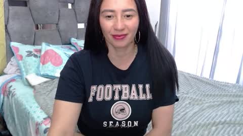 Snapshot of sarahott_1 chatting on September 2025 09:18:01 PM Lia online show from September 2025 09:18:01 PM