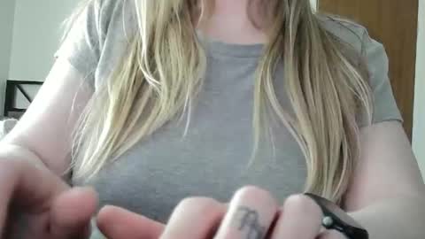 Snapshot of sarahpmummy chatting on April 2026 08:18:01 PM Sarah online show from April 2026 08:18:01 PM