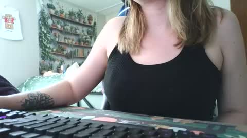 Snapshot of sarahpmummy chatting on May 2026 07:55:01 PM Sarah online show from May 2026 07:55:01 PM