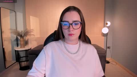 Sarah Rhodes online show from October 2025 11:32:02 AM