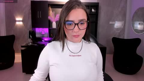 Sarah Rhodes online show from May 2026 11:51:01 AM