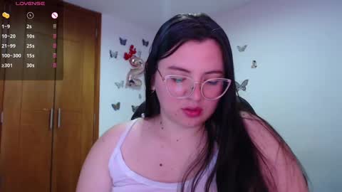 Snapshot of sarahros1 chatting on January 2025 03:54:02 AM Sarah online show from January 2025 03:54:02 AM