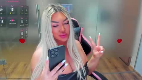 Snapshot of sarahstone_ chatting on March 2026 02:33:01 PM Sarah online show from March 2026 02:33:01 PM