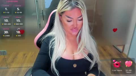 Snapshot of sarahstone_ chatting on April 2026 06:44:02 AM Sarah online show from April 2026 06:44:02 AM