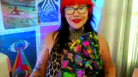 Sarah T online show from October 2025 03:34:02 PM