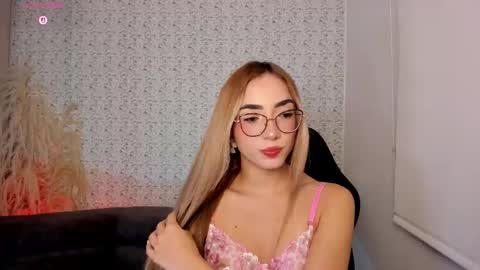 Snapshot of sarajonesxxx chatting on December 2025 08:58:02 PM Sara jones online show from December 2025 08:58:02 PM