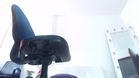 Saraloves online show from March 2026 02:45:01 PM