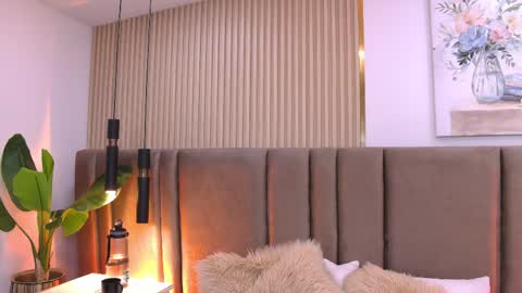Sara Lugo  online show from May 2026 08:04:02 PM