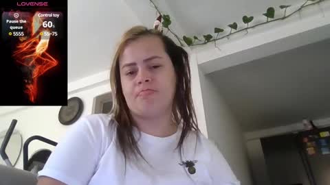 Snapshot of saramartinez100 chatting on January 2025 02:40:02 PM sara martinez online show from January 2025 02:40:02 PM