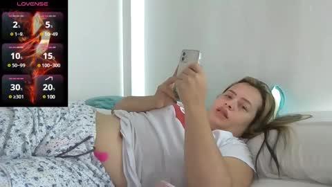 Snapshot of saramartinez100 chatting on February 2025 03:54:02 PM sara martinez online show from February 2025 03:54:02 PM