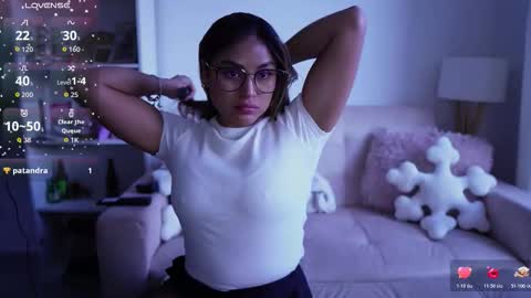 Sara online show from October 2025 10:43:02 PM