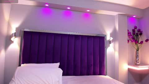 Sara   online show from September 2025 10:42:02 PM