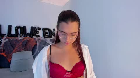 Sara online show from October 2025 08:31:01 PM