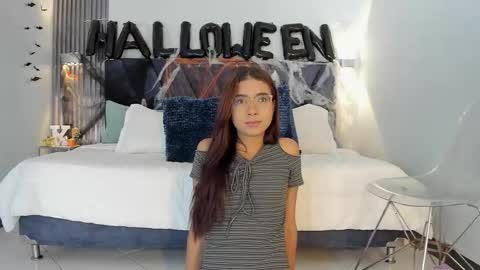 Sara online show from October 2025 08:13:02 PM