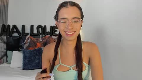 Sara online show from October 2025 08:11:02 PM