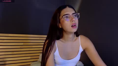 Sara online show from December 2025 08:37:02 PM