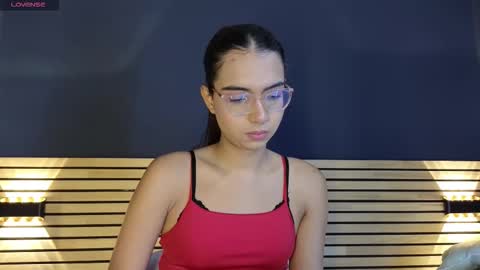 Sara online show from December 2025 07:11:01 PM