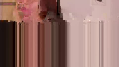 Snapshot of sarasuarez___ chatting on April 2026 04:21:02 AM online show from April 2026 04:21:02 AM