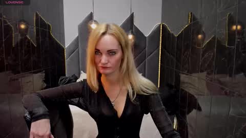 Snapshot of sarasubtlety chatting on September 2025 01:56:01 PM Sara online show from September 2025 01:56:01 PM