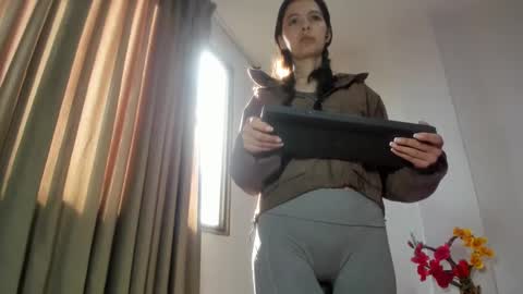 Snapshot of sarasweet_4 chatting on September 2025 01:03:01 PM Sara   online show from September 2025 01:03:01 PM