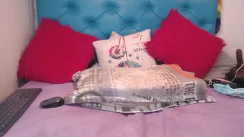 Snapshot of sarawiills chatting on September 2025 02:10:01 PM Sara Wills online show from September 2025 02:10:01 PM