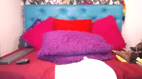 Snapshot of sarawiills chatting on November 2025 02:07:02 PM Sara Wills online show from November 2025 02:07:02 PM