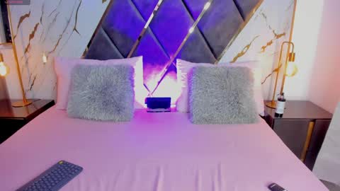 Snapshot of sarayofficial chatting on May 2026 01:01:02 AM Saray Lopez online show from May 2026 01:01:02 AM