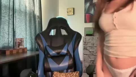 Snapshot of sariaaahh chatting on February 2025 09:26:02 PM sariaaahh online show from February 2025 09:26:02 PM