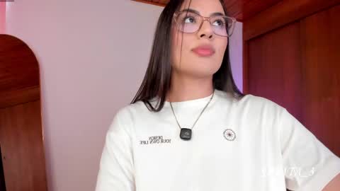 Snapshot of sarita_3 chatting on April 2026 10:49:01 PM Sarita Lozano online show from April 2026 10:49:01 PM