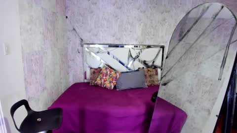 sarah online show from October 2025 12:00:01 AM