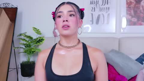 Sara online show from October 2025 08:28:01 PM