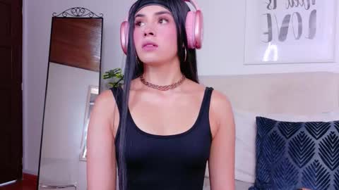 Sara online show from October 2025 08:18:02 PM