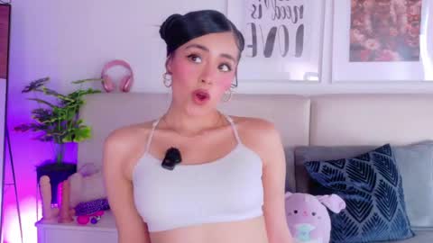 Snapshot of saritabratz chatting on April 2026 08:48:02 PM Sara online show from April 2026 08:48:02 PM