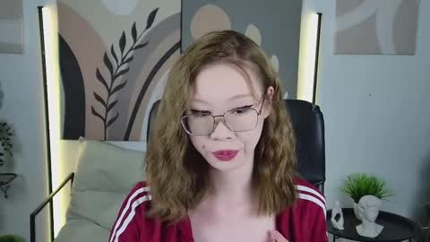 Snapshot of sarrahrice chatting on February 2026 04:45:02 PM SarahRice online show from February 2026 04:45:02 PM