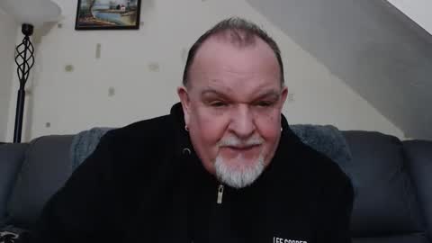 Snapshot of sarsapparilla chatting on November 2025 12:49:02 AM Andy online show from November 2025 12:49:02 AM