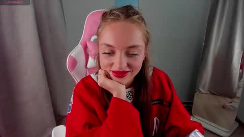 Snapshot of sasha_hardy chatting on December 2025 04:14:02 PM Sasha online show from December 2025 04:14:02 PM