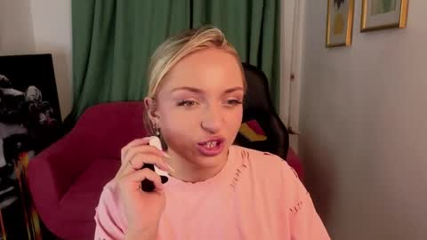 Snapshot of sasha_hardy chatting on May 2026 02:44:01 PM Sasha online show from May 2026 02:44:01 PM