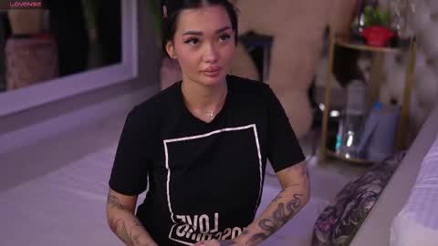 Dennise online show from October 2025 05:30:02 PM