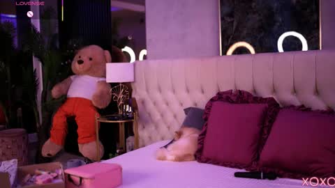 Dennise online show from November 2025 07:27:01 PM