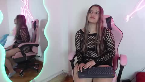 sashajones06 online show from January 2025 01:04:01 PM