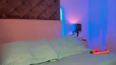 Snapshot of sashajune chatting on January 2025 08:10:01 PM selene online show from January 2025 08:10:01 PM