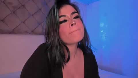 Snapshot of sashajune chatting on February 2025 01:29:02 AM selene online show from February 2025 01:29:02 AM