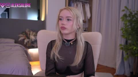 Snapshot of sashalore chatting on April 2026 02:33:01 AM sashalore online show from April 2026 02:33:01 AM