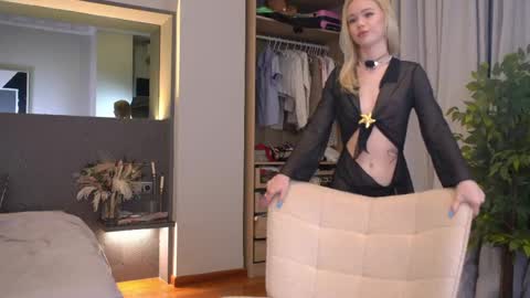 Snapshot of sashalore chatting on April 2026 02:40:02 AM sashalore online show from April 2026 02:40:02 AM