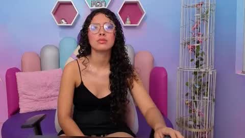 Snapshot of sashamonroee_ chatting on October 2025 12:03:01 AM SashaMonroee online show from October 2025 12:03:01 AM